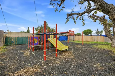 12815 S San Pedro Street, Los Angeles, CA 90061 - Photo 25