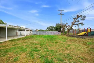 12815 S San Pedro St, Los Angeles, CA 90061 - Photo 23