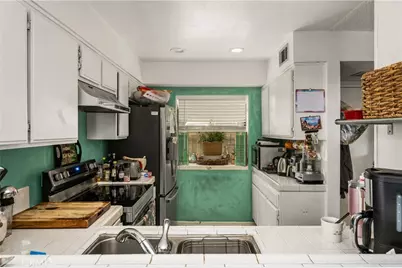 25287 Pine Creek Lane, Wilmington, CA 90744 - Photo 7