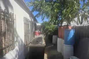 10510 Towne, Los Angeles, CA 90003 - Photo 9