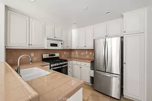 76 Dovetail, Irvine, CA 92603 - Photo 3