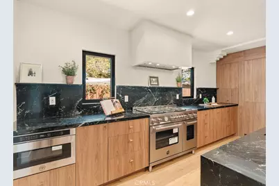 11911 Hartsook, Valley Village, CA 91607 - Photo 17