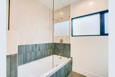 11911 Hartsook, Valley Village, CA 91607 - Photo 39