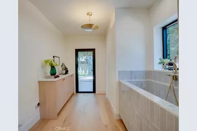 11911 Hartsook, Valley Village, CA 91607 - Photo 21