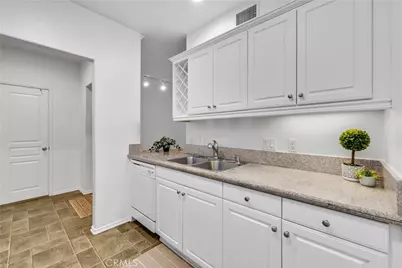 3212 Watermarke Pl, Irvine, CA 92612 - Photo 9