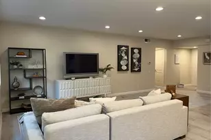 1025 N Kings Rd, West Hollywood, CA 90069 - Photo 9