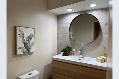 1025 N Kings Rd #105, West Hollywood, CA 90069 - Photo 13