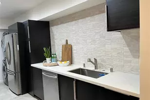 1025 N Kings Rd, West Hollywood, CA 90069 - Photo 15