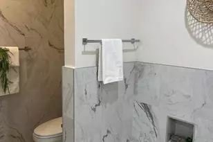 1025 N Kings Rd, West Hollywood, CA 90069 - Photo 19