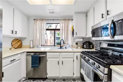 3573 W Greentree Cir #C, Anaheim, CA 92804 - Photo 11