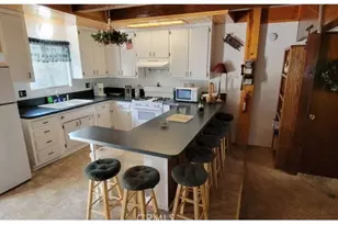 33076 Robin Ln, Running Springs, CA 92308 - Photo 5