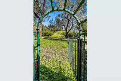 2074 Meadow View Lane, Costa Mesa, CA 92627 - Photo 35