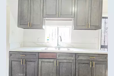 10529 Grape, Los Angeles, CA 90002 - Photo 9