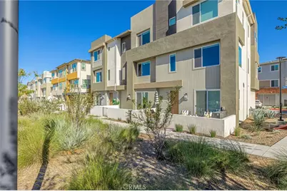 27555 Sanctuary Court, Stevenson Ranch, CA 91381 - Photo 3