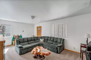 523 Wabash Ln, Sugarloaf, CA 92386 - Photo 5