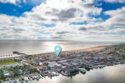 700 E Oceanfront, Newport Beach, CA 92661 - Photo 3