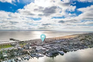 700 E Oceanfront, Newport Beach, CA 92661 - Photo 3