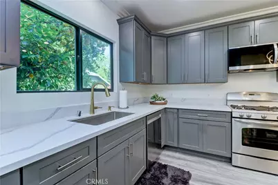 223 N. St. Andrews, Los Angeles, CA 90004 - Photo 15