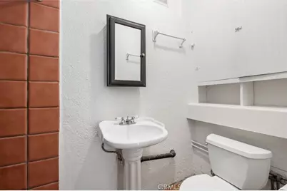 2006 Court Avenue, Newport Beach, CA 92663 - Photo 13