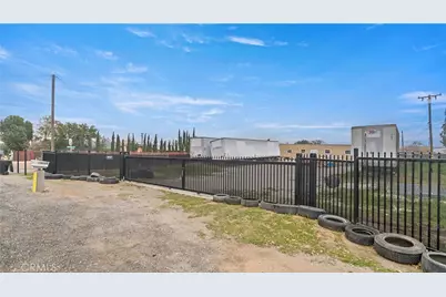 10050 Mission, Jurupa Valley, CA 92509 - Photo 5