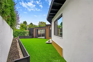 300 Holmwood Dr, Newport Beach, CA 92663 - Photo 23