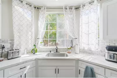 2295 Shanna Carle Drive, Corona, CA 92882 - Photo 9