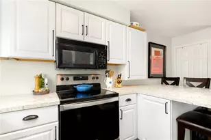 19891 Coventry Ln, Huntington Beach, CA 92646 - Photo 9