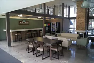 5585 E Pacific Coast Hwy, Long Beach, CA 90804 - Photo 17