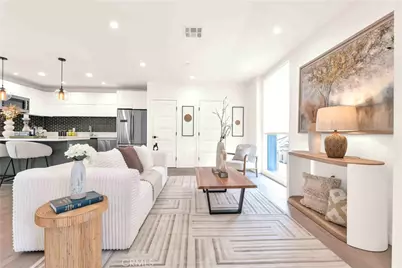 113 1/2 N Manhattan Place, Los Angeles, CA 90004 - Photo 1