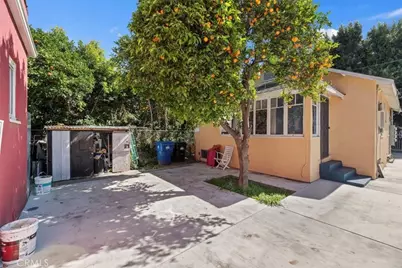 1174 W 38th, Los Angeles, CA 90037 - Photo 9