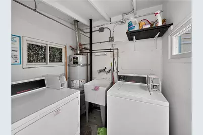 207 209 Baltimore Avenue, Huntington Beach, CA 92648 - Photo 11