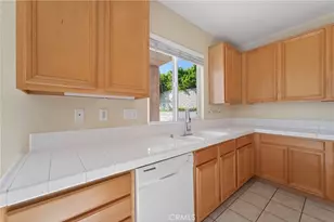 28234 Picadilly Pl, Castaic, CA 91384 - Photo 7