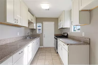 2010 N Corlett, Los Angeles, CA 90059 - Photo 9