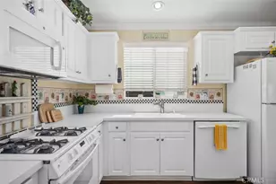 7 Saratoga, Newport Beach, CA 92660 - Photo 25