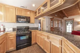 41063 Pennsylvania, Big Bear Lake, CA 92315 - Photo 9