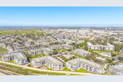 240 Nice #302, Newport Beach, CA 92663 - Photo 37