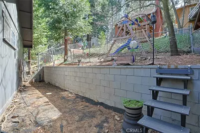 23095 Hemlock, Crestline, CA 92325 - Photo 33