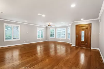 18452 Carnaby, Huntington Beach, CA 92648 - Photo 5