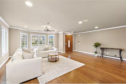 18452 Carnaby, Huntington Beach, CA 92648 - Photo 5