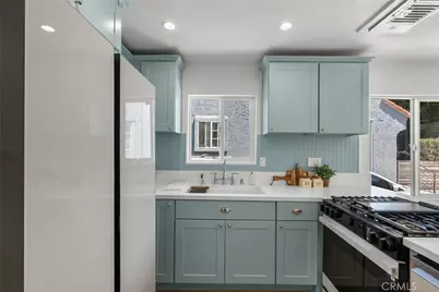 3705 S St Andrews, Los Angeles, CA 90018 - Photo 11