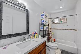 879 E 40th Pl, Los Angeles, CA 90011 - Photo 13