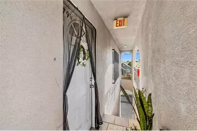 879 E 40th Place, Los Angeles, CA 90011 - Photo 17