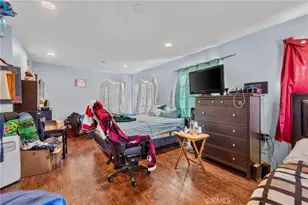 879 E 40th Pl, Los Angeles, CA 90011 - Photo 37