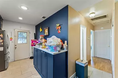 10239 Garfield Avenue, South Gate, CA 90280 - Photo 11