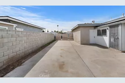 333 S Pampas, Rialto, CA 92376 - Photo 37
