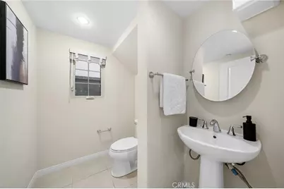 113 Hanging, Irvine, CA 92620 - Photo 5