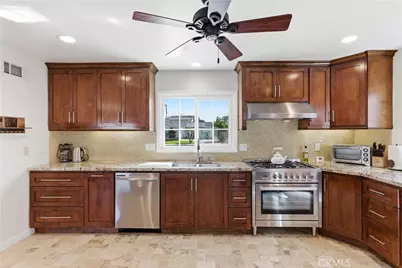 17441 Jefferson Lane, Huntington Beach, CA 92647 - Photo 11