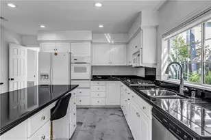 42 Almond Tree Ln, Irvine, CA 92612 - Photo 23