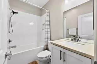 16901 Airport Cir, Huntington Beach, CA 92649 - Photo 17