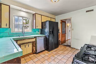 820 Law Street, San Diego, CA 92109 - Photo 9